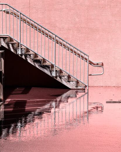 ‘Staircase at King Tide, Hollywood, Florida’, 2019-2021, de Anastasia Samoylova (Galería Sabrina Amrani).
