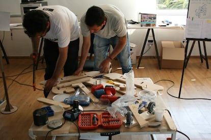 Proceso de fabricación de la silla de bipedestación con materiales accesibles.