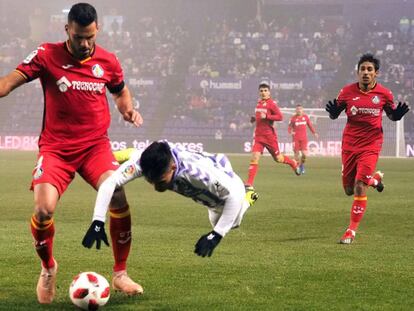 Leo Suárez cae ante Bruno.