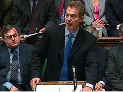 El primer ministro británico, durante su intervención ante la Cámara de los Comunes, que ha celebrado una sesión extraordinaria para abordar la respuesta a los atentados.
