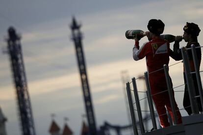 Sergio Perez y Sebastian Vettel en el podio de Sochi