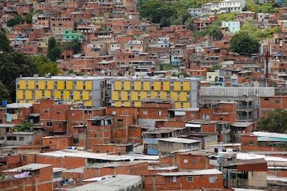 Edificio de la Gran Misión Vivienda Venezuela en corredor de barrios La Vega. Cedida por la Dirección de Planificación Urbana de la Alcaldía de Caracas