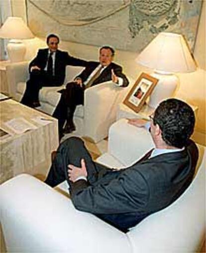 El alcalde de Madrid, José María Álvarez del Manzano, el presidente del Real Madrid, Florentino Pérez, y el presidente de la Comunidad, Alberto Ruiz-Gallardón.