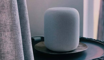 HomePod de color blanco