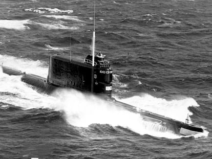 Imagen aérea de un submarino soviético de clase Golf, como el 'K-129'.