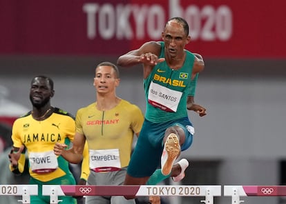 Alison Dos Santos, durante a prova que lhe rendeu a medalha de bronze em Tóquio. 