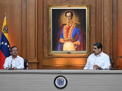 El presidente de Colombia, Gustavo Petro, y su homólogo venezolano, Nicolás Maduro, en Caracas, el 1 de noviembre de 2022.