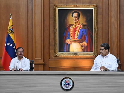 El presidente de Colombia, Gustavo Petro, y su homólogo venezolano, Nicolás Maduro, en Caracas, el 1 de noviembre de 2022.