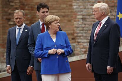 La canciller de Alemania, Angela Merkel, y el presidente de EE UU, Donald Trump, durante el G-7 de mayo en Taormina.  (AP Photo/Evan Vucci)