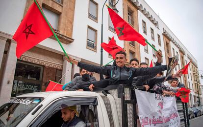 Marroquíes celebran en Rabat la decisión estadounidense sobre el Sáhara.