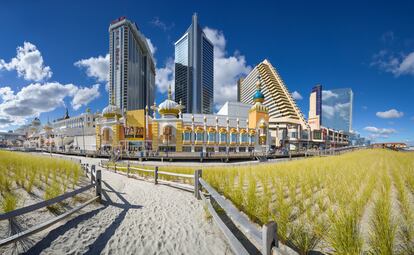 Atlantic City, famosa por sus casinos y grandes playas.