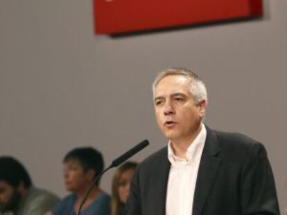 Pere Navarro, primer secretario de los socialistas catalanes, en el consejo nacional extraordinario de hace seis días.