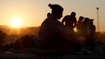 Un amanecer de enero de 2012, un grupo de migrantes centroamericanos esperaba en Arriaga, M&eacute;xico,el paso del tren La Bestia, a bordo del cual intentar&iacute;an llegar a Estados Unidos. 