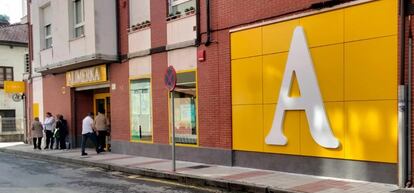 Exterior de un supermercado de Alimerka