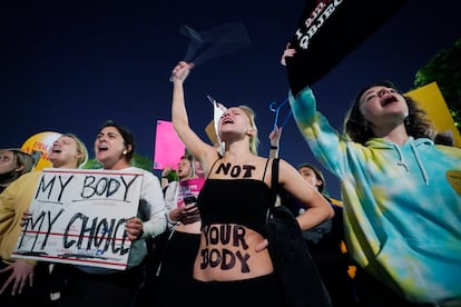 Protesta a favor del derecho al aborto a las puertas del Tribunal Supremo de Estados Unidos en Washington, este lunes.
