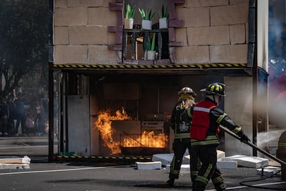 Las autoridades recomiendan conservar la calma, ubicarse en las zonas de seguridad de la casa, escuela o lugar de trabajo, y seguir las indicaciones del personal de Protección Civil.