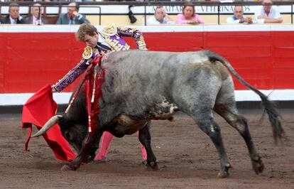 Rom&aacute;n, en su segundo toro.