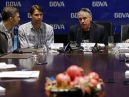 De izquierda a derecha, Aaron Patzer, Dan Bragiel, Ury Levine y Gil Penchina participan en la rueda de prensa de presentación del "Meet Latam BBVA - El Mercurio 2013", en Santiago de Chile.