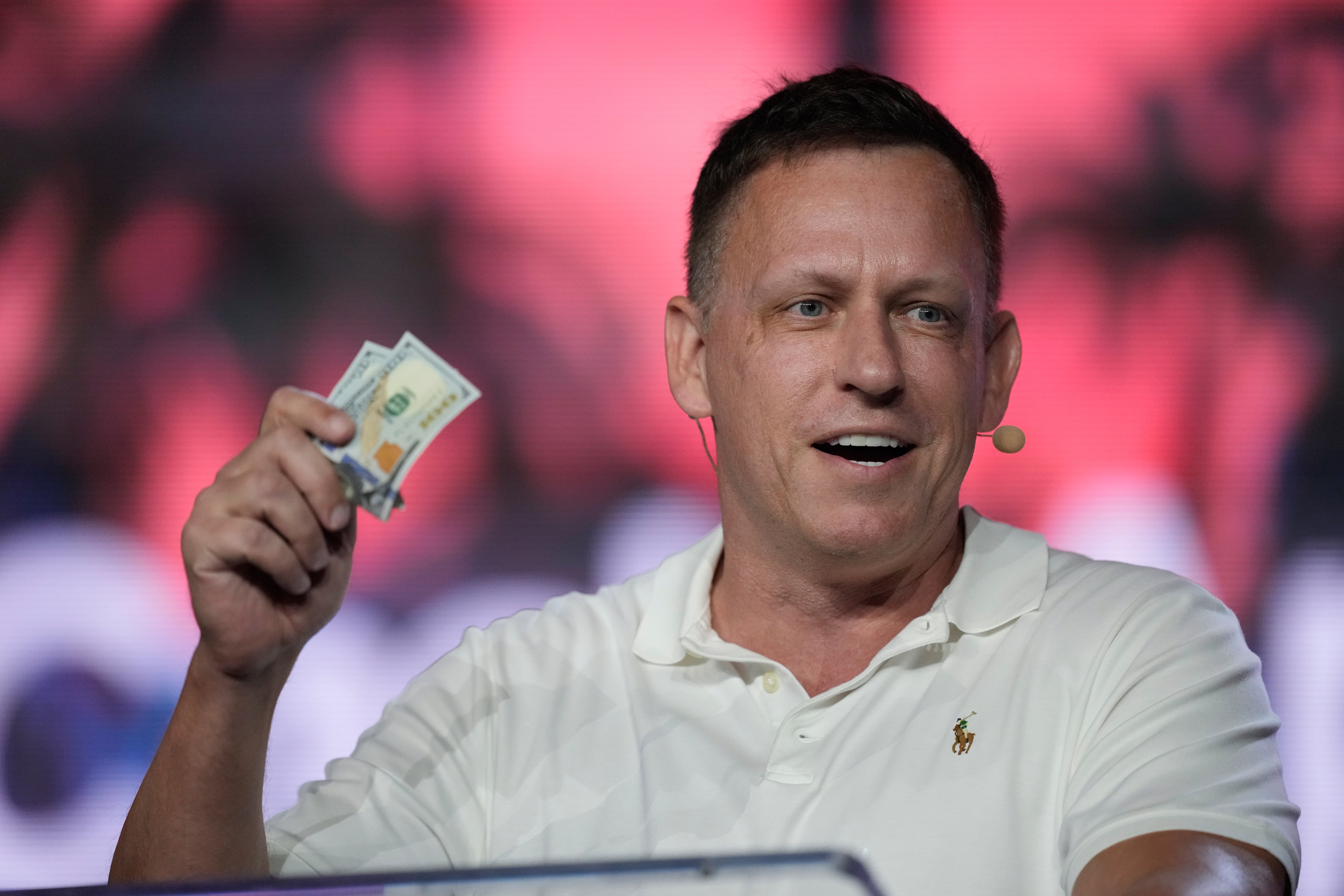 El magnate tecnológico Peter Thiel estrecha lazos con Milei en Buenos Aires