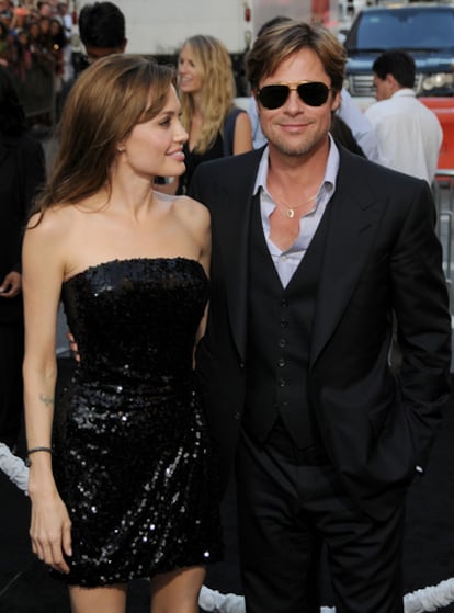 Angelina Jolie y Brad Pitt a la entrada del estreno de la película <i>Salt</i>, en Los Ángeles, el 19 de julio de 2010