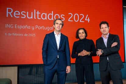 Alfonso Tolcheff, director general de Banca Corporativa e Inversión de ING España & Portugal; Almudena Román, CEO en funciones para ING España & Portugal; y Javier Montes, director general de Banca para particulares de ING España. Foto cedida por la empresa.