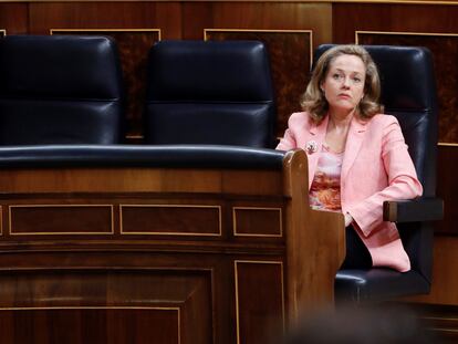 La vicepresidenta económica del Gobierno, Nadia Calviño, en el Congreso de los Diputados.