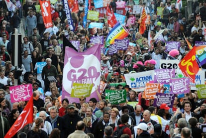 Miles de personas se manifestaban ayer en Niza para exigir al G-20 más atención a los países pobres y más regulación financiera.