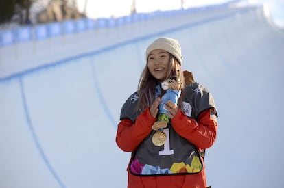 Chloe Kim, 16 años. La llaman ‘La reina de la nieve’. Este ha sido uno de los mejores años de la ‘snowborder’, quien se ha convertido en la primera persona menor de 16 años en conseguir tres medallas de oro en los X-Games. Además, logró hacer de manera perfecta una de las piruetas más difíciles de este deporte. Todo apunta a que en 2018 estará en la selección estadounidense en los Juegos Olímpicos de Invierno en Corea del Sur, de donde es originaria su familia.