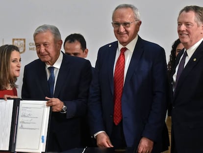 López Obrador con los tres negociadores del TMEC: Freeland, Seade y Lighthizer.