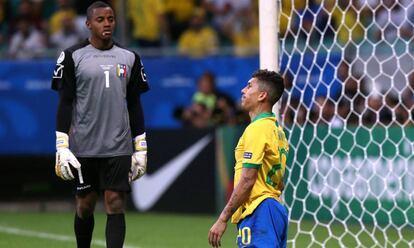 Firmino y Faríñez, en el duelo entre Brasil y Venezuela en Bahía.