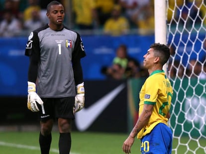 Firmino y Faríñez, en el duelo entre Brasil y Venezuela en Bahía.