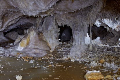 El interior de la cueva de las Estegamitas en La Araña (Málaga).