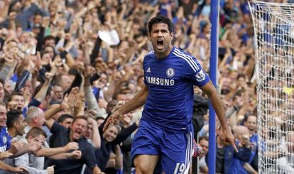 Costa es una fiera del área, algo que certificó tanto la pasada temporada en el Atlético de Madrid campeón de Liga, como está demostrando este año en el Chelsea de Mourinho. Vestido de azul es actualmente el máximo goleador de la Premier, empatado con el Kun Agüero. En la imagen, celebra un gol con el Chelsea.