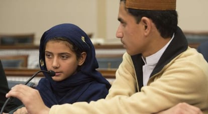Nabila Rehman, de nueve a&ntilde;os, y su hermano Zubair, de 13, testifican en el Capitolio.  