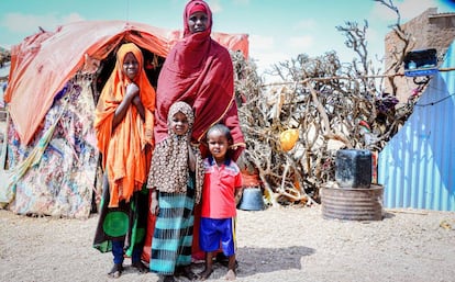 Para países como Somalia, la pandemia ha desatado monstruos mayores. Hasta 426 niños podrían morir al día de hambre en África por el impacto de la covid-19, de acuerdo con Save the Children.
