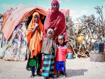 Para países como Somalia, la pandemia ha desatado monstruos mayores. Hasta 426 niños podrían morir al día de hambre en África por el impacto de la covid-19, de acuerdo con Save the Children.