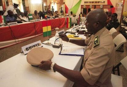 Jefes militares de las naciones africanas durante la reuni&oacute;n en Abiy&aacute;n el s&aacute;bado para planificar el apoyo en Mal&iacute;. 