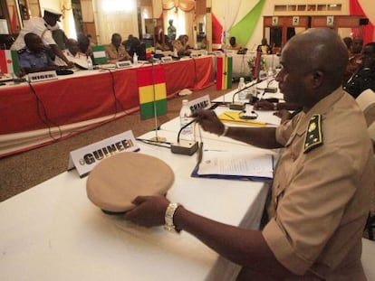 Jefes militares de las naciones africanas durante la reuni&oacute;n en Abiy&aacute;n el s&aacute;bado para planificar el apoyo en Mal&iacute;. 