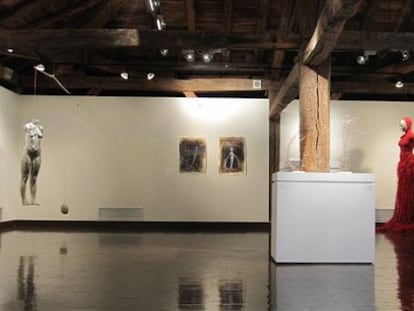 Obras de la artista Dora Salazar en el Museo Euskal Herria, en Gernika.