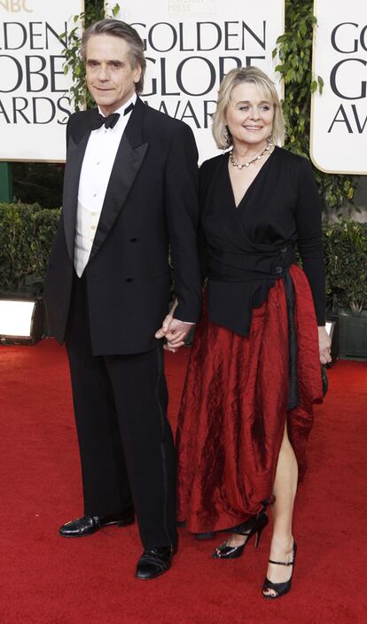 aJeremy Irons y su esposa Sinead Cusack, en la alfombra de los Globos de Oro.