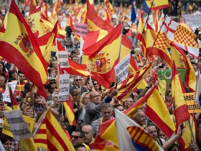 Manifestación del 12 de octubre en el paseo de Gràcia de Barcelona.