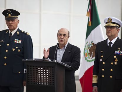 El Fiscal General de la Rep&uacute;blica, Jes&uacute;su Murillo Karam, en la presentaci&oacute;n del capo. 