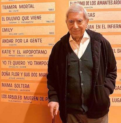 El escritor peruano Mario Vargas Llosa en el  Teatro Marsano el 20 de octubre de 2024, en Lima (Perú).