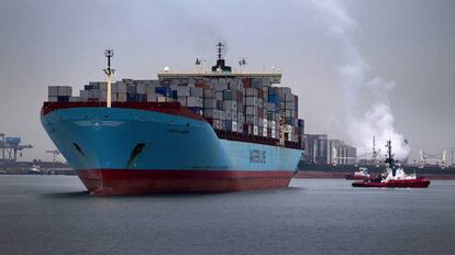 El &#039;Carsten Maersk&#039;, en el puerto de Rotterdam.