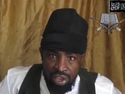 Abu Bakr Shekau, l&iacute;der de una de las facciones de Boko Haram en una captura de v&iacute;deo.