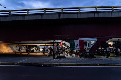 La escuela de boxeo Conde, ubicada bajo un puente en Azcapotzalco.