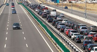 Atasco en Madrid en la A-1, el pasado año.