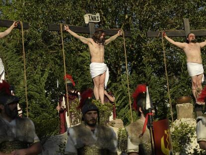 Molts municipis recreen la vida i la mort de Jesús durant la Setmana Santa.