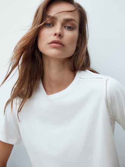 ¿Crees que los detalles pequeños marcan la diferencia? Entonces te gustará esta camiseta de Massimo Dutti con entredós en la manga y el cuello.

25,95€