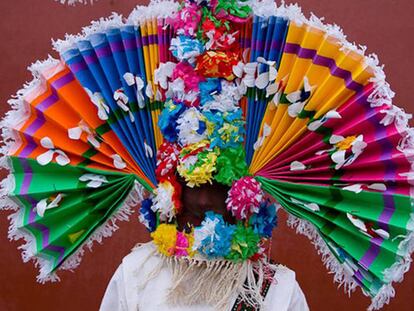 La máscara de un guirrio, personaje de Carnaval en Llamas de la Ribera, León.